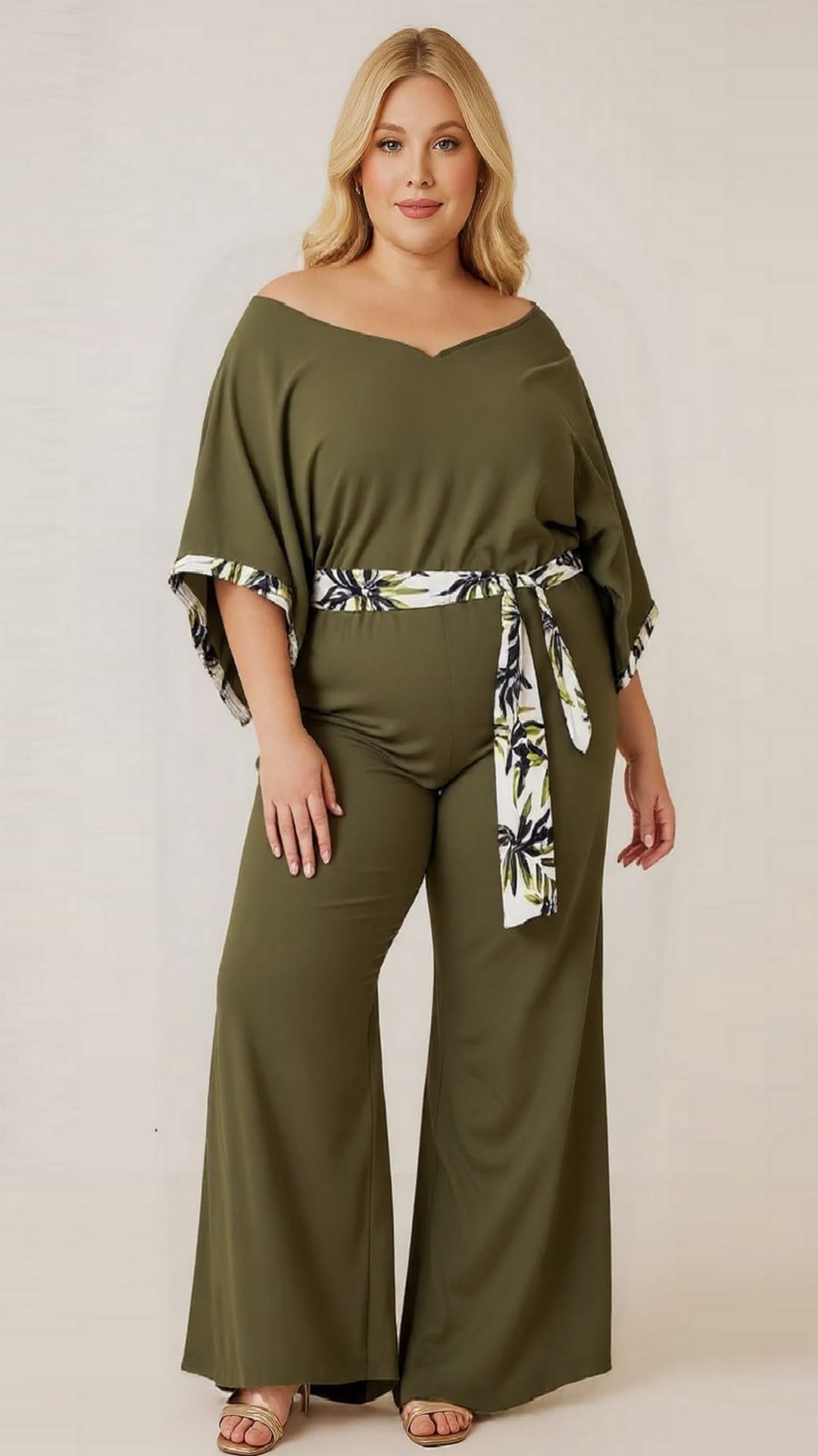 Xακί plus size ολόσωμη φόρμα με ανοιχτό ντεκολτέ & ζώνη